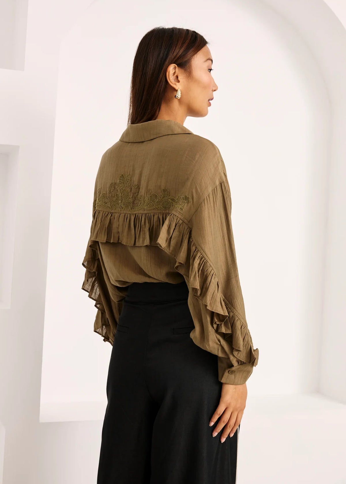 Blusa volantes bordada verde