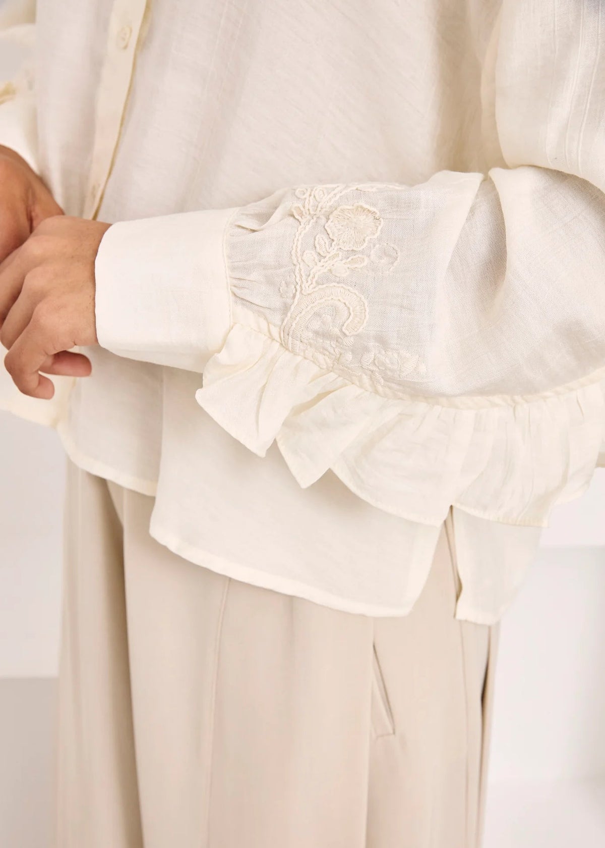 Blusa volantes bordada