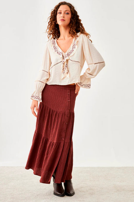 Blusa con volantes bordada