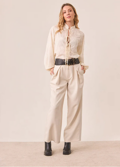 Blusa bordada con lazos