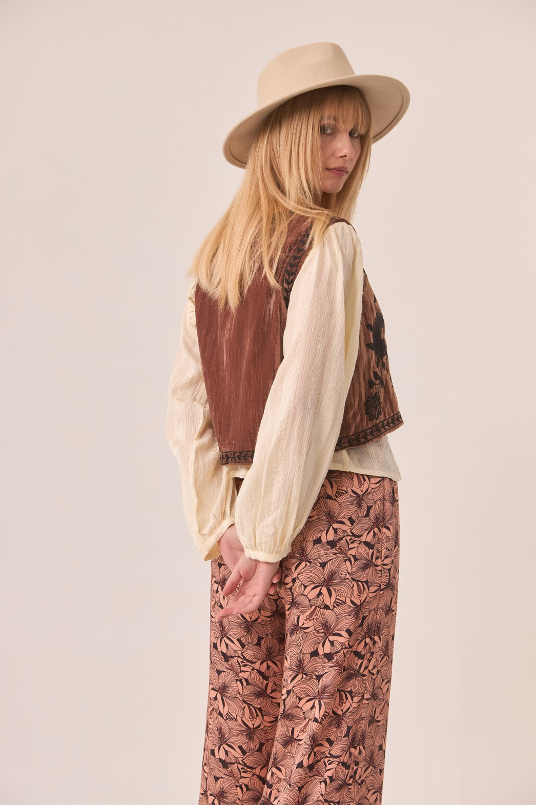 Chaleco terciopelo bordado