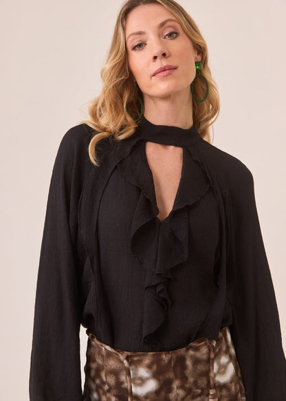 Blusa escote y volantes