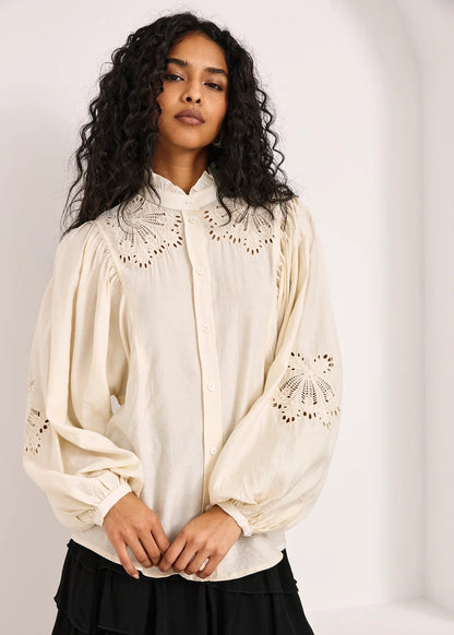 Blusa romantica bordados