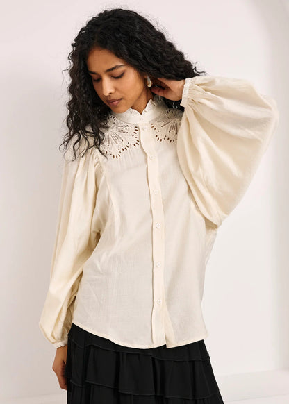 Blusa romantica bordados