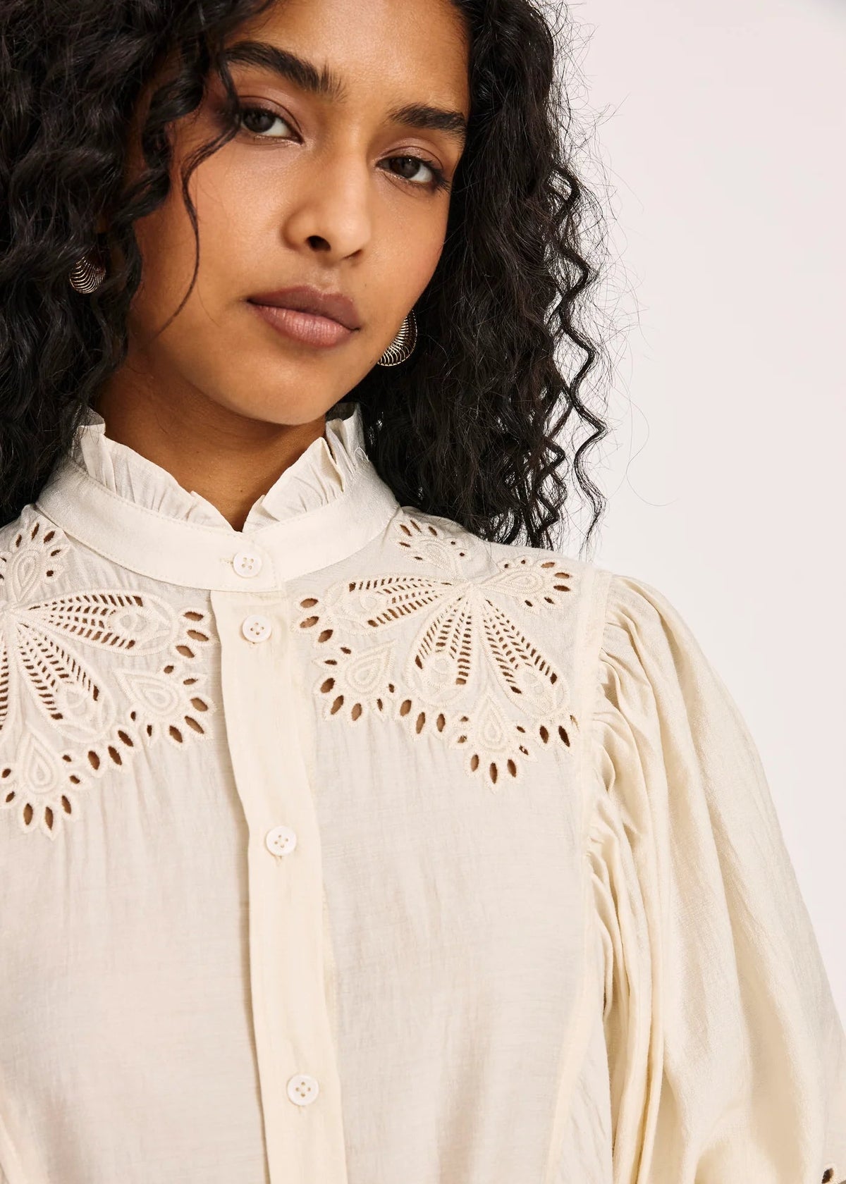 Blusa romantica bordados