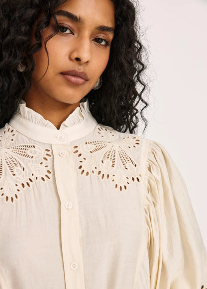 Blusa romantica bordados