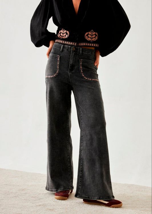 Jeans bolsillos bordados