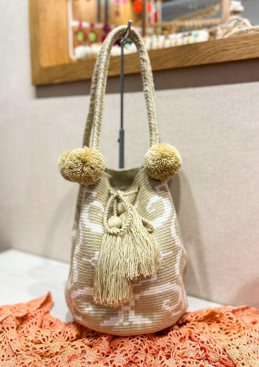 Bolso wayuu beige y blanco