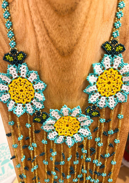 Collar largo chaquiras flores