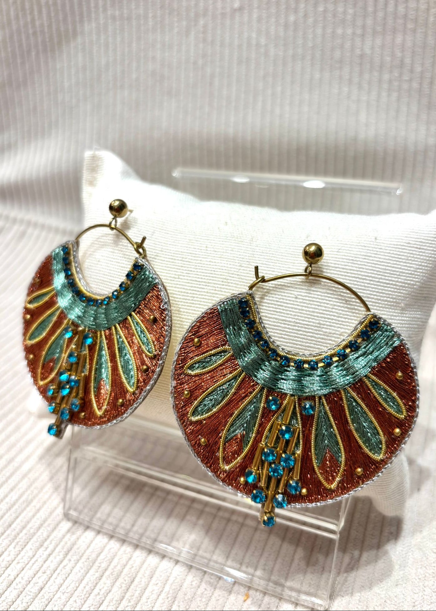 Pendientes aro bordados seda