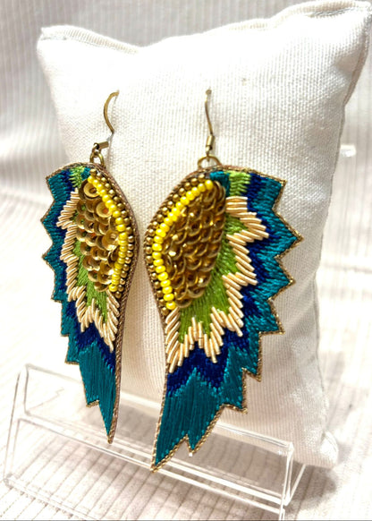 Pendientes alas bordadas seda