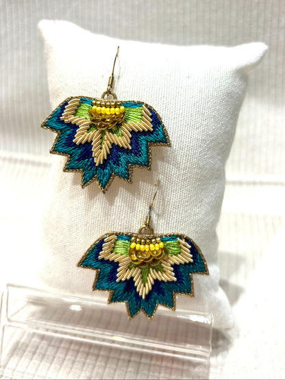 Pendientes bordados seda