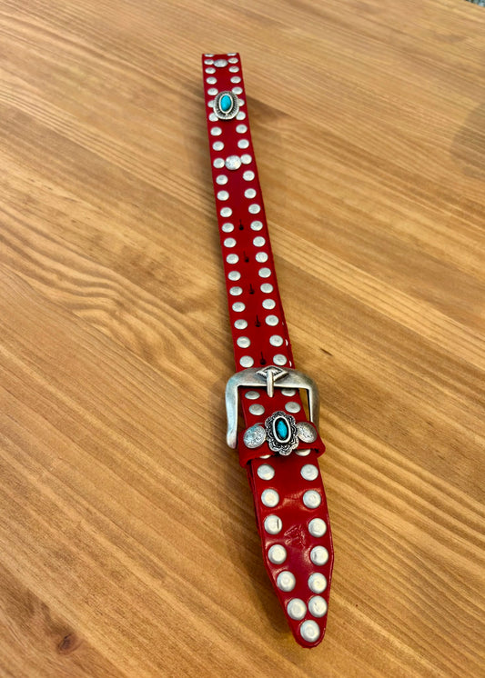 Cinturón rojo piel tachas