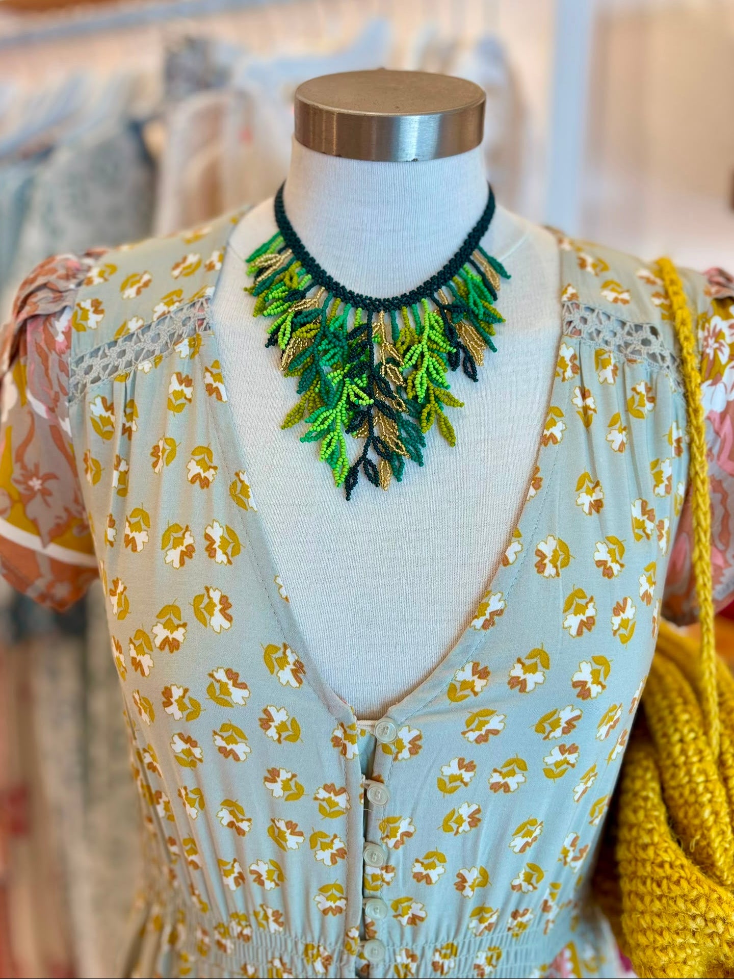 Set de collar y pendientes de chaquiras