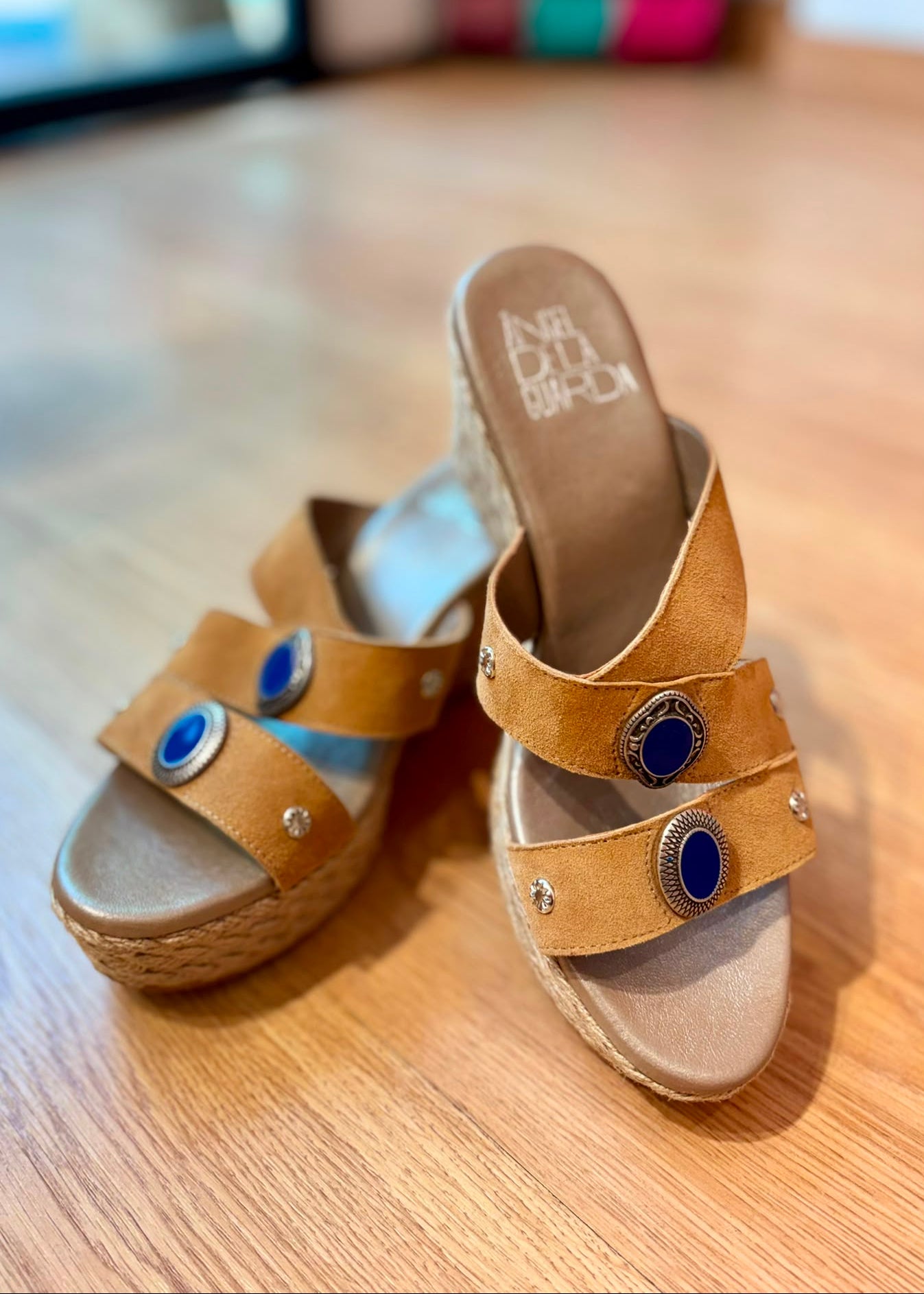 Sandalias camel piedra azul