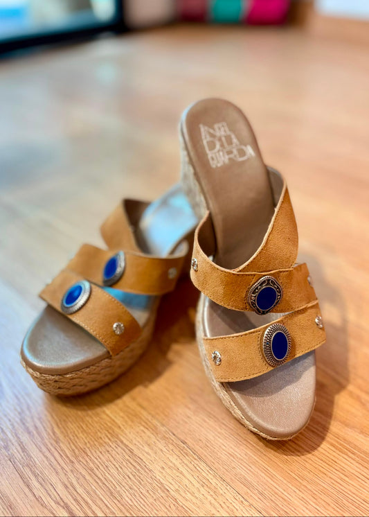 Sandalias camel piedra azul