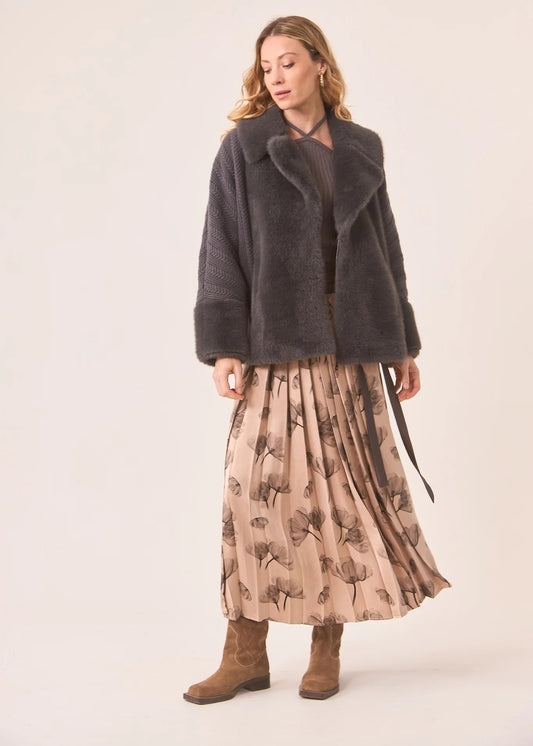 Abrigo corto de punto