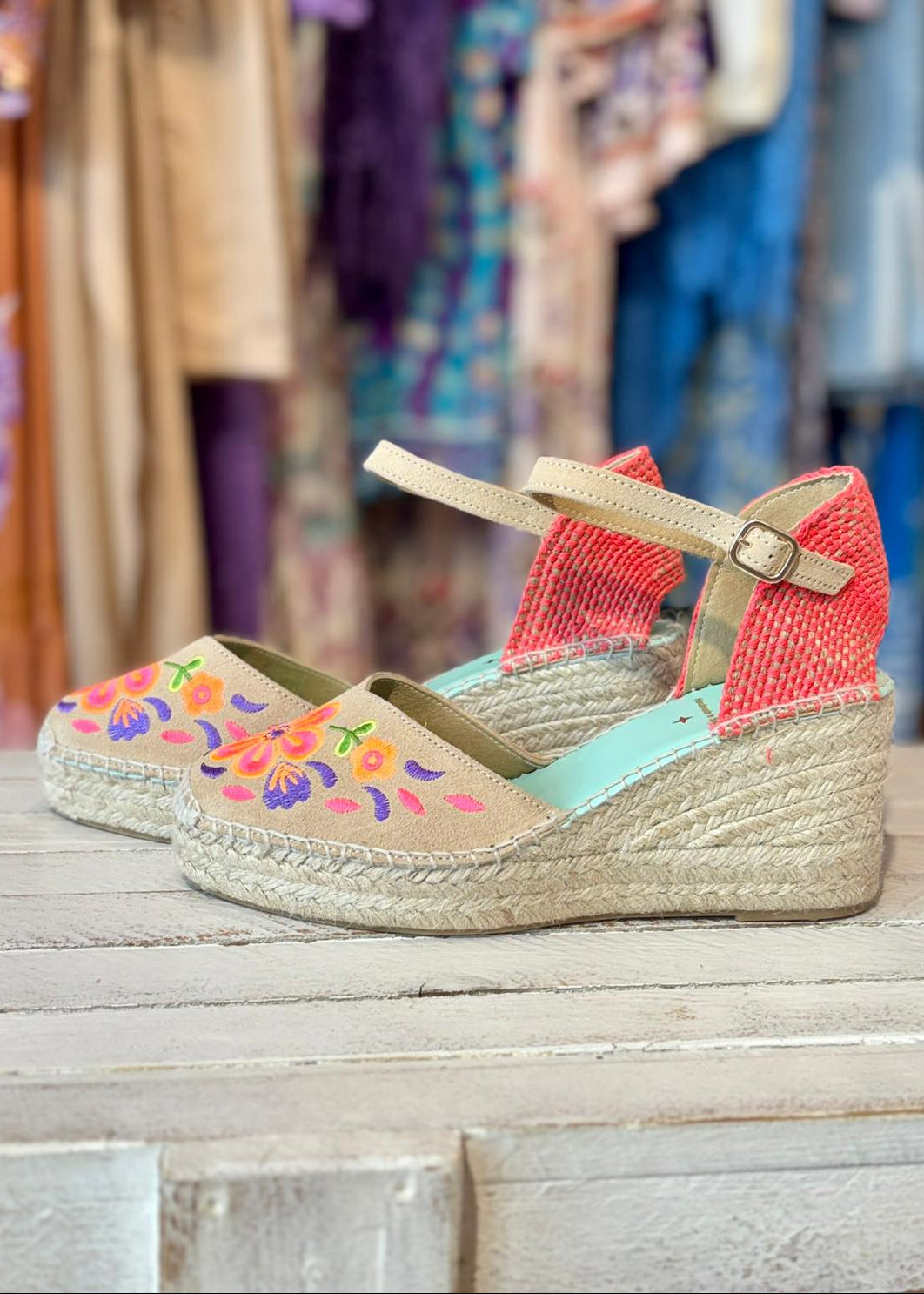 Sandalias fluor bordadas Star Love