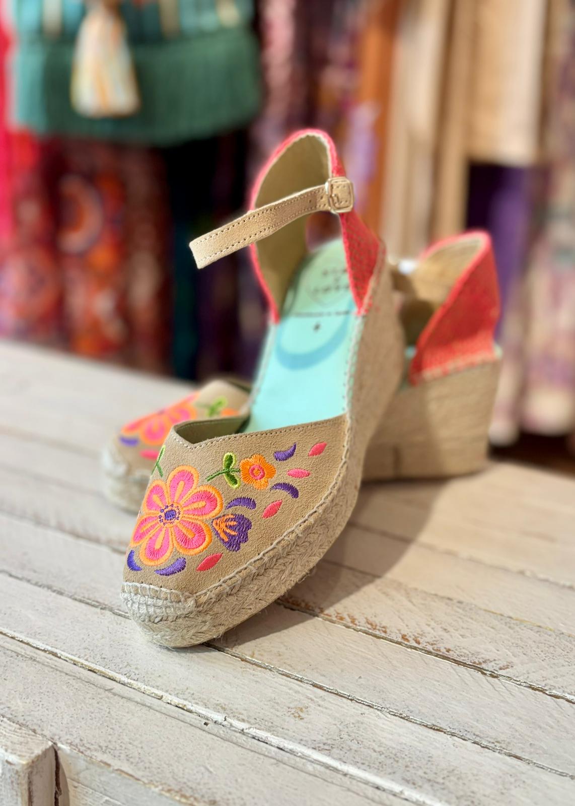 Sandalias fluor bordadas Star Love