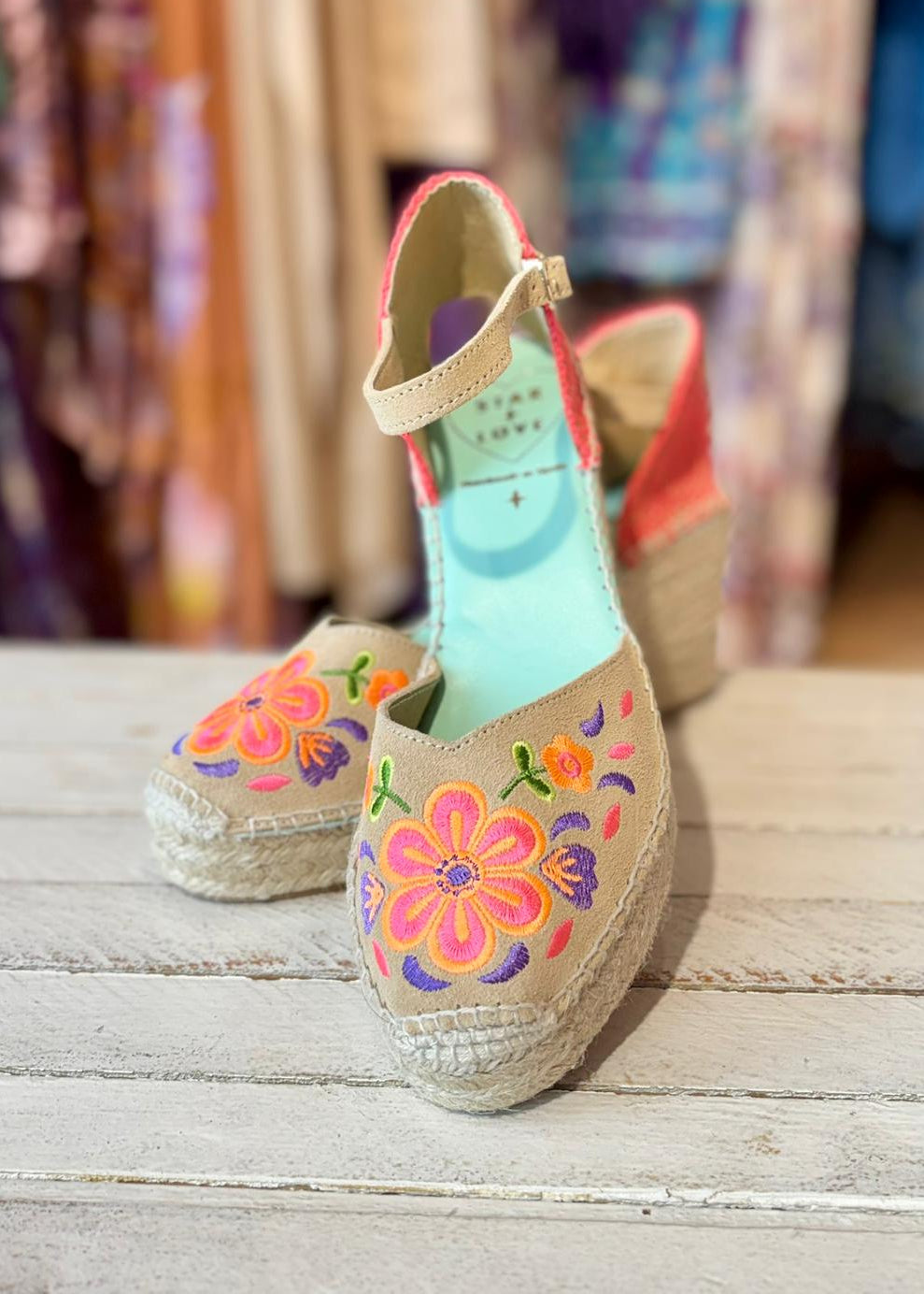 Sandalias fluor bordadas Star Love